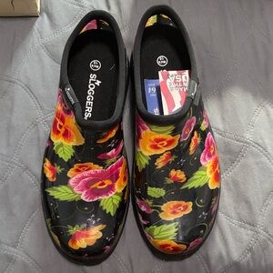 Sloggers Women's Black and Pink Floral Clogs